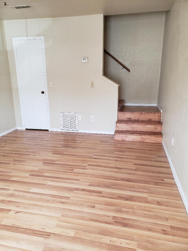 Foto del edificio - 7501 S Sherwood Ave