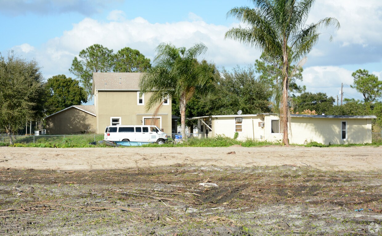 Building Photo - Manatee Village IV