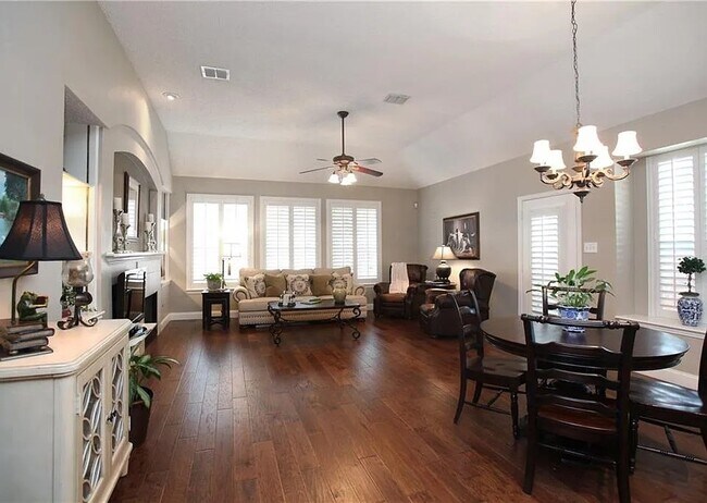 Foto del edificio - 8600 Ironwood Dr