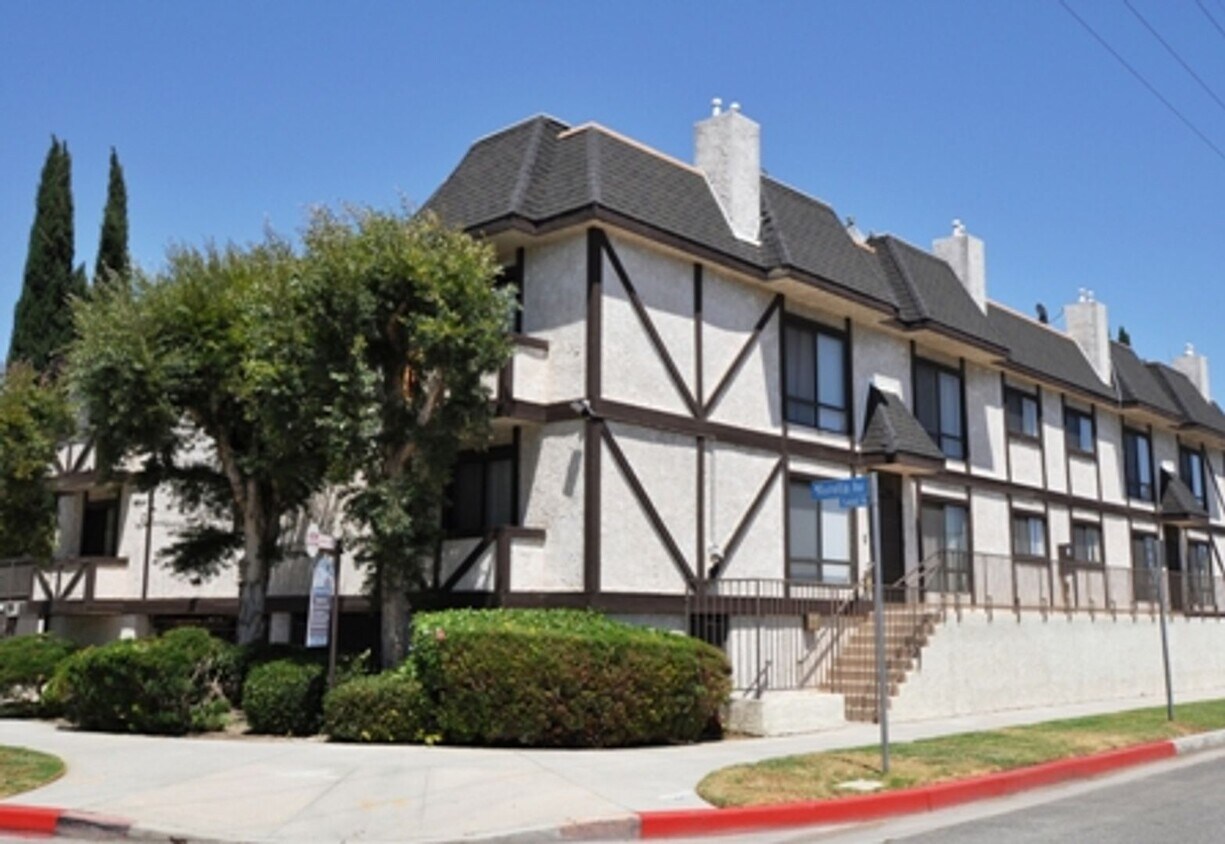 Foto principal - 5400 Morella Ave
