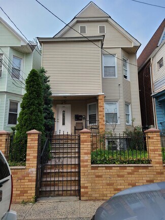 Building Photo - 221 Claremont Ave