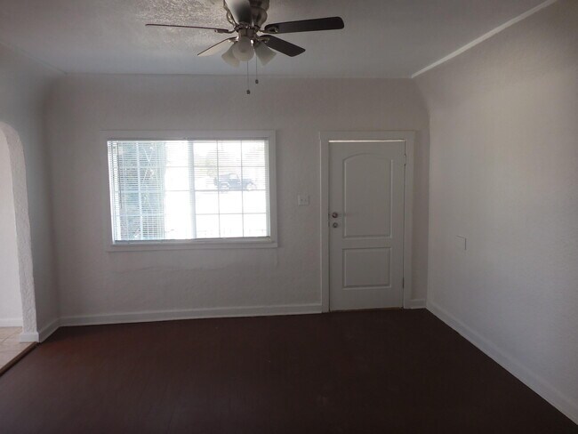 Foto del edificio - 3417 Leavell Ave