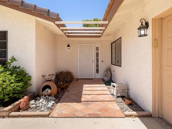 Building Photo - 64747 Pinehurst Cir