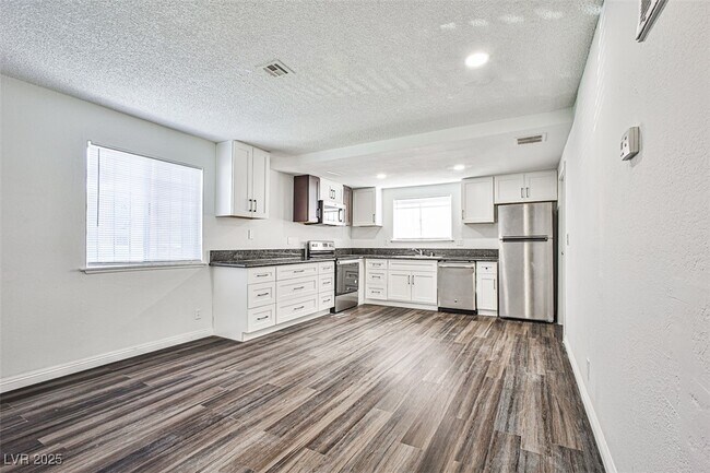 Building Photo - 4718 Elk Springs Ave