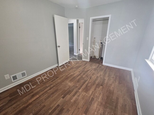 Building Photo - 2409 Stobbe St