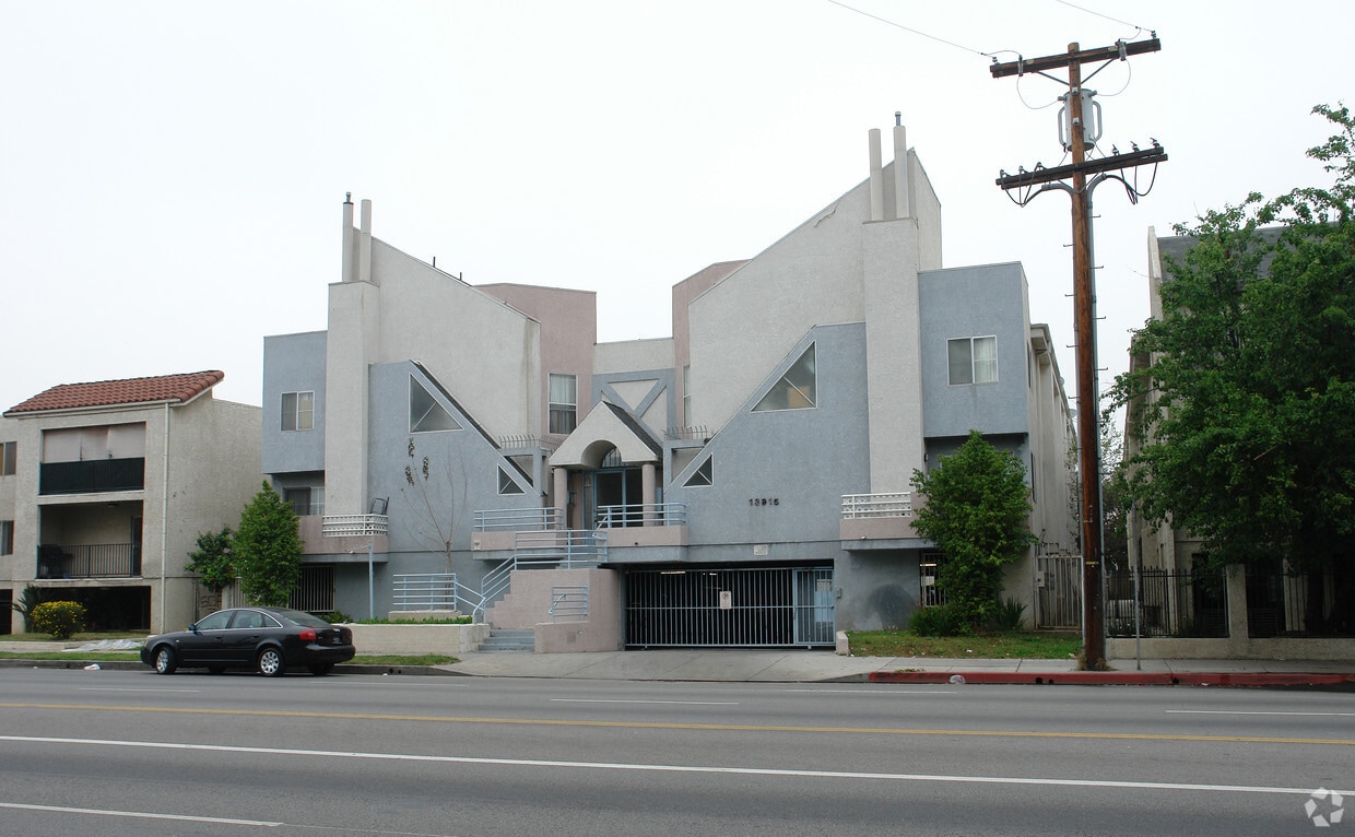 Building Photo - 13915 Sherman Way