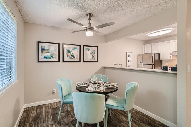 Building Photo - Align Apartments