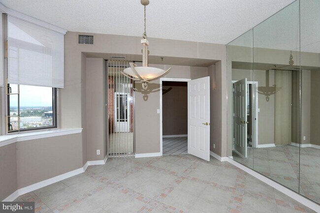 Foto del edificio - 5809 Nicholson Ln