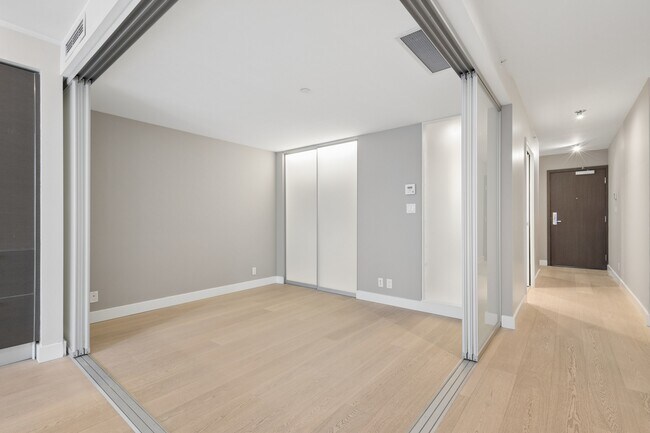 Photo du bâtiment - 1477-1477 W Pender St