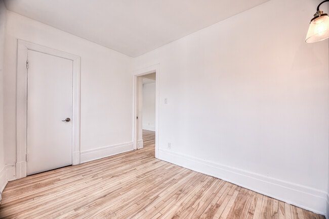 Building Photo - 659 Rue Jarry E