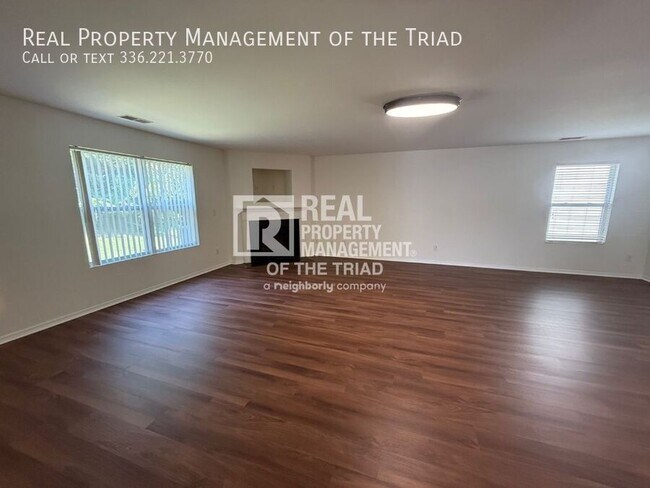 Foto del edificio - 4547 Brimmer Pl Dr