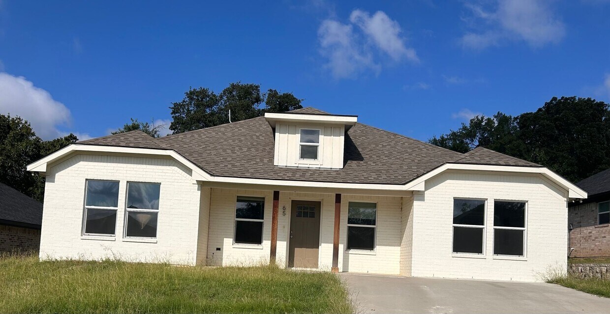 Primary Photo - Stunning 4bd 2ba house in Silo School Dist...