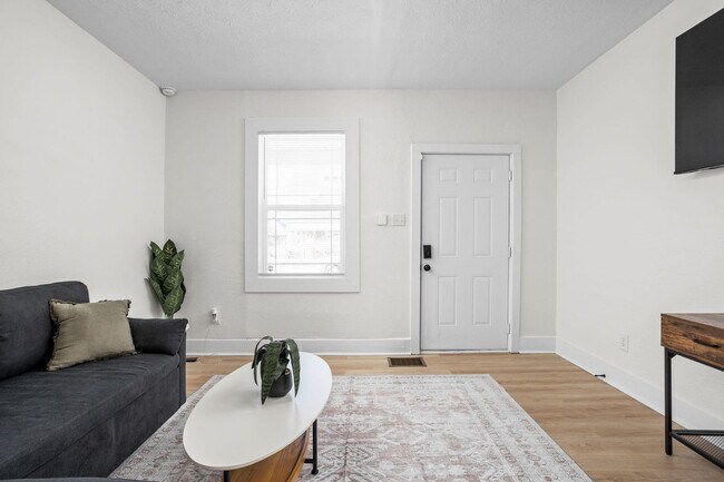 Foto del edificio - 211 N Addison St