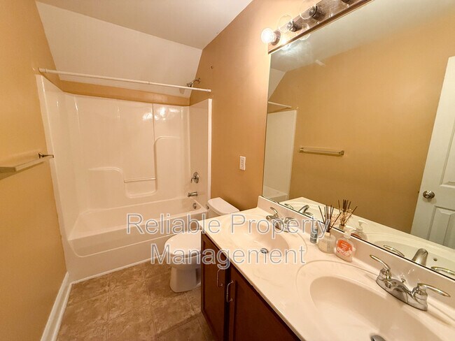 Foto del edificio - 125 Spalding Ln