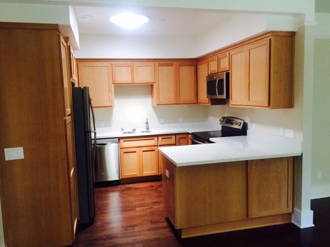 Building Photo - Updated 2 Bedroom, 1.5 Bathroom with Indoo...