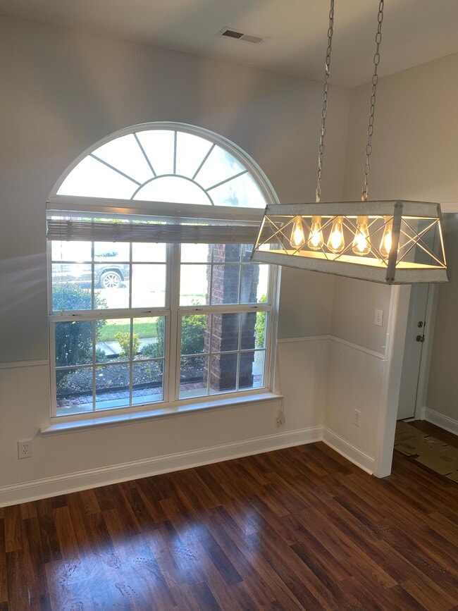 Building Photo - 166 Robin Song Ln