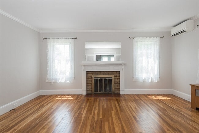 Building Photo - 204 Walpole St