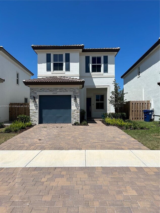 Primary Photo - 2321 NW 131st Cir