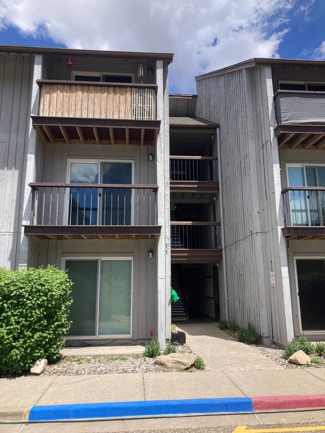 Primary Photo - 2 Bedroom, 1 Bathroom Condo located in the...