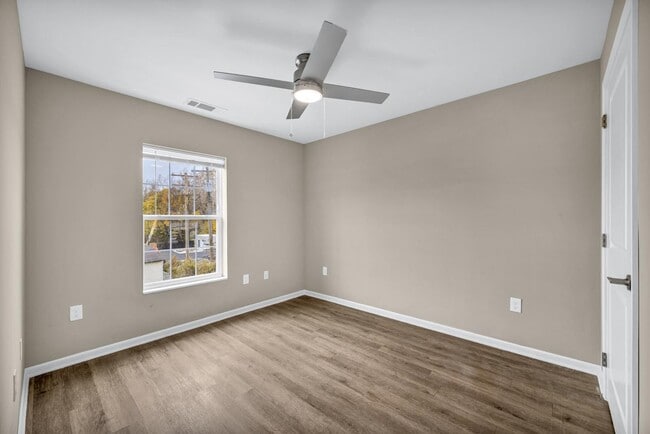 Building Photo - Gordon Crossing Market Rate Units