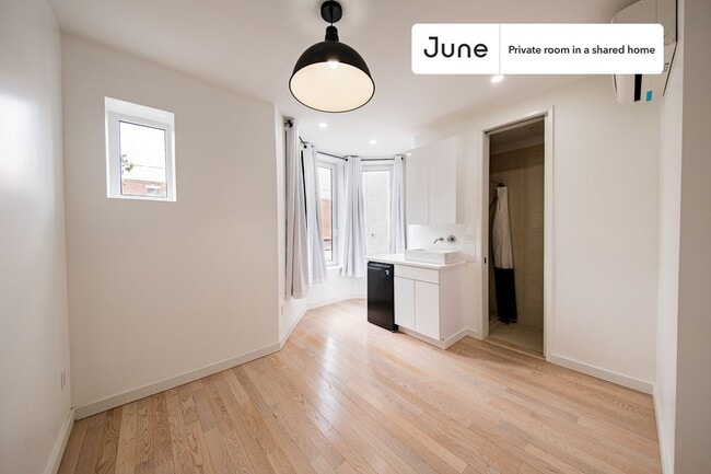 Building Photo - Room in Shared 4 bed/4 bath home