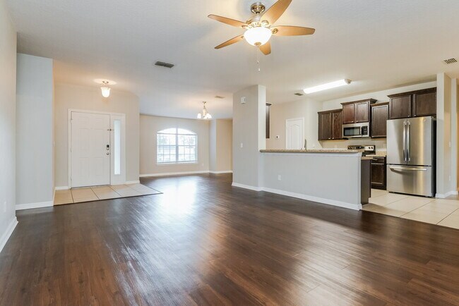 Foto del edificio - 13307 Tamarack Blvd