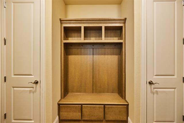 Foto del edificio - 1460 Waterton Dr