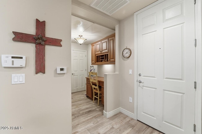 Building Photo - 5350 E Deer Valley Dr