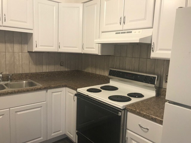 Building Photo - Three Bedroom Duplex Available In Longmont