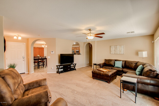 Building Photo - 3847 E Stratford Pl