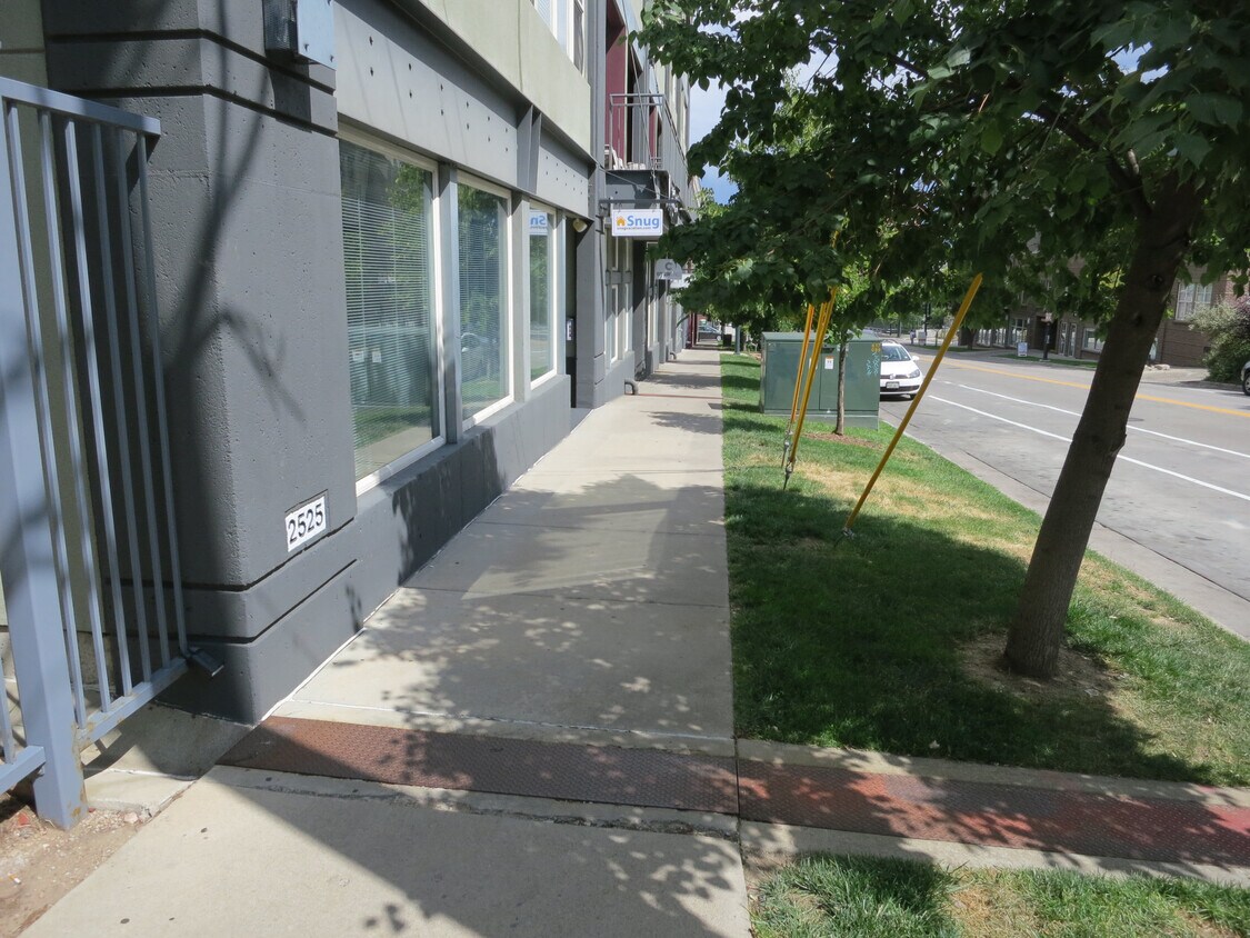Street level condo on 15th Street. - 2525 15th St