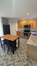 Building Photo - 2562 Creve Coeur Dr