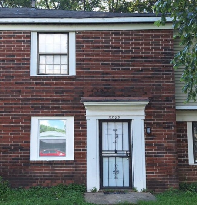 Building Photo - Charming 2 bedroom home - Open To Section 8
