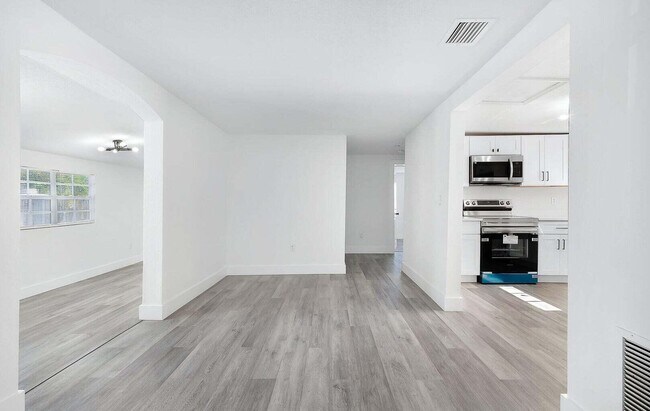 Building Photo - 520 54th St