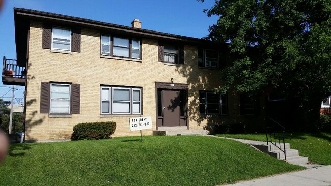 Building Photo - 2390 S 92nd St