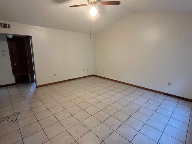 Foto del edificio - 404 Hunter Ridge Ln