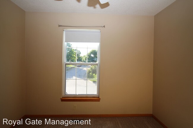 Building Photo - 5807 Meadow Heights Dr