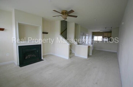 Building Photo - 42451 Rockrose Sq