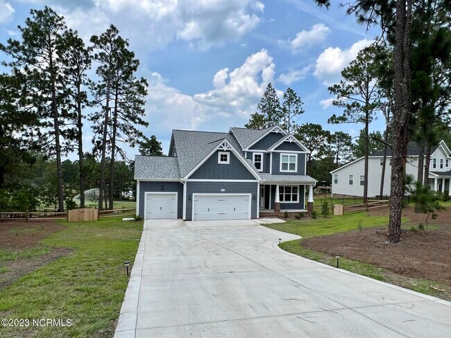 Building Photo - 1490 Valley View Rd