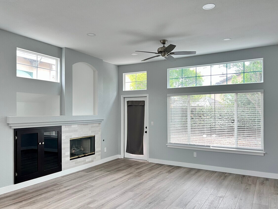 Foto principal - 8905 Carmel Plaza Way