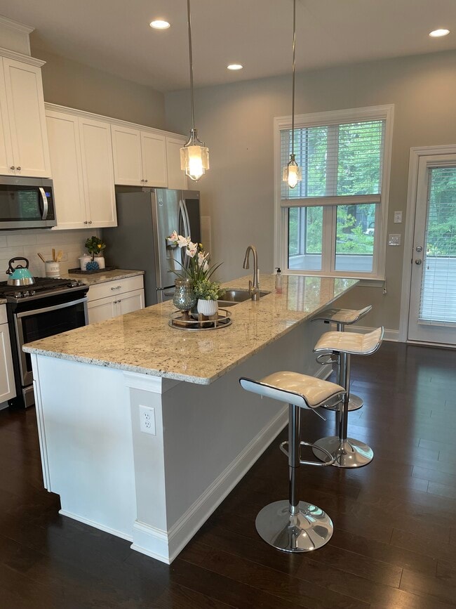 Kitchen - 618 Morning Glory Pl NE