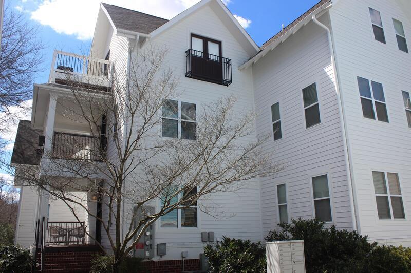 Primary Photo - 204 E Park Ave
