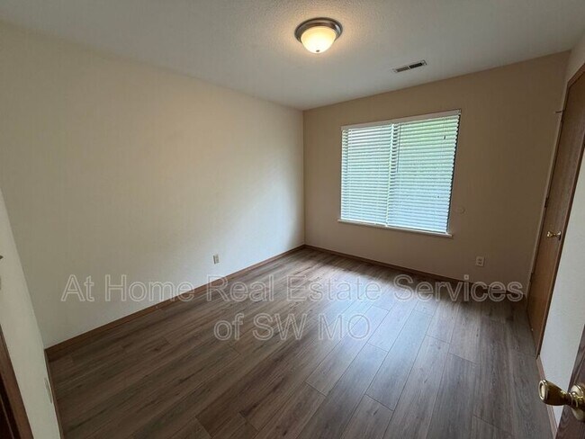 Foto del edificio - 757 E Bain St