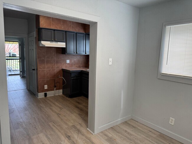 Building Photo - 2447 Leslie St