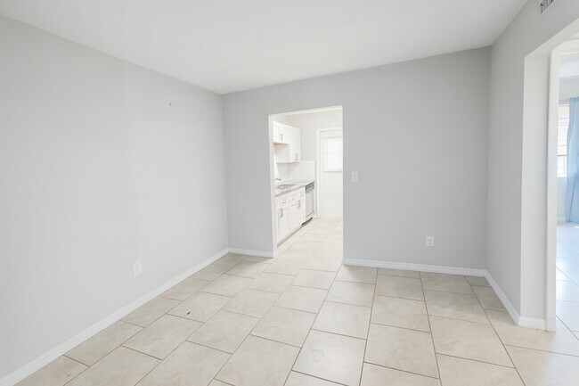 Foto del edificio - 5407 Hansel Ave