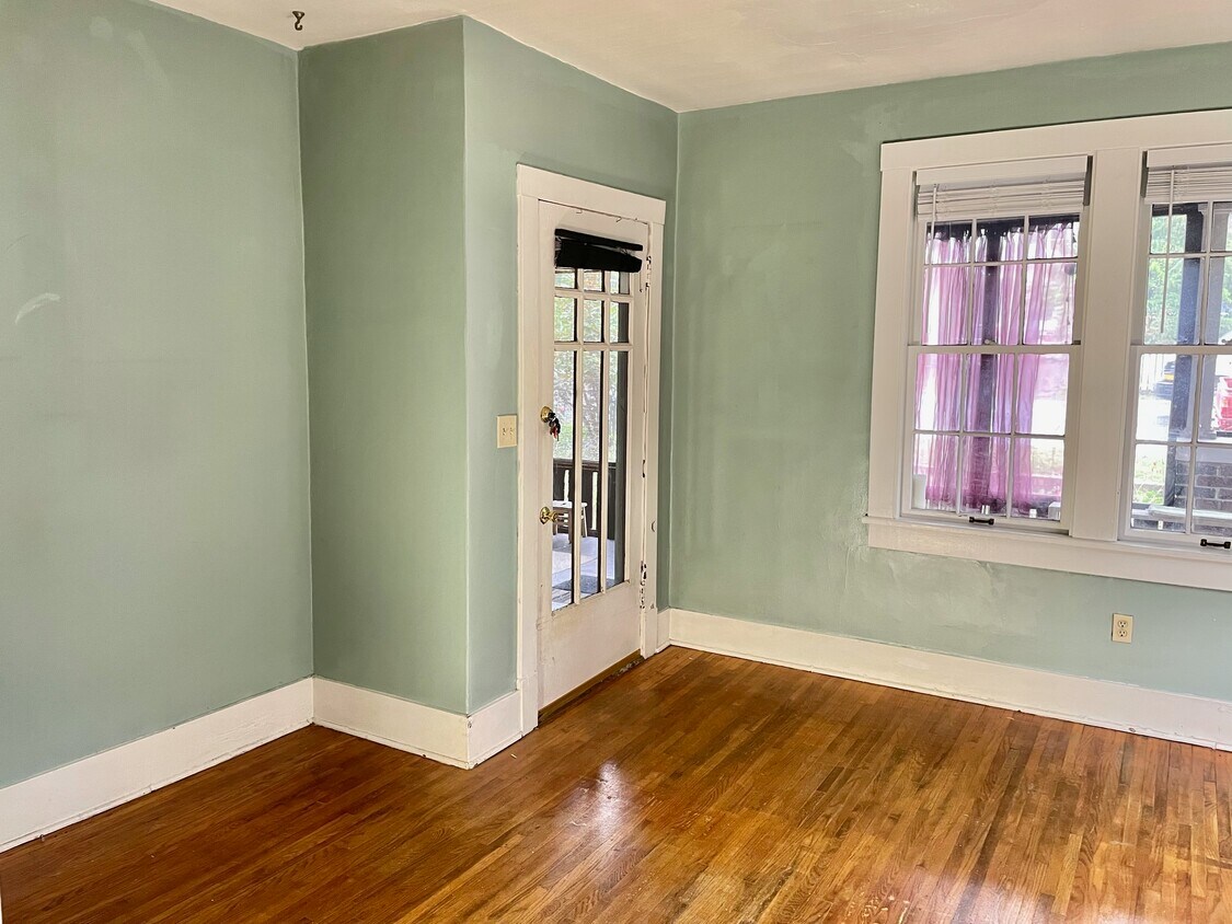 Entrance in living room - 2813 Sherbourne Ave