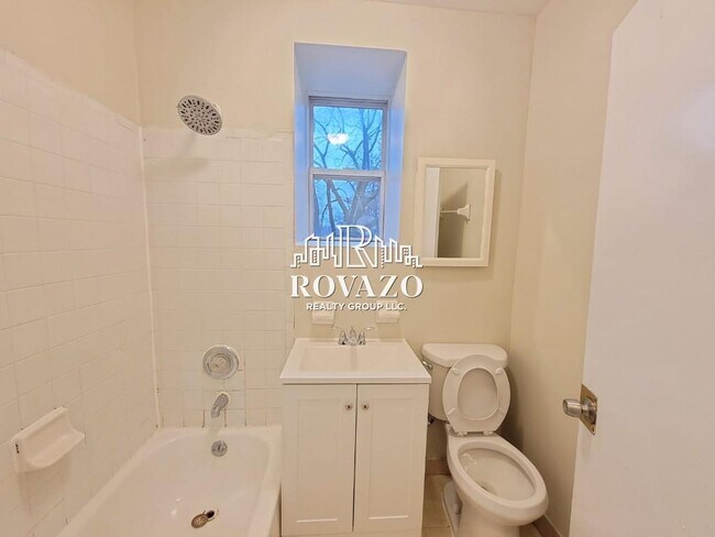 Foto del edificio - 691 Elizabeth Ave