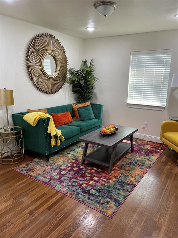 Foto principal - 2911 Rosewood St