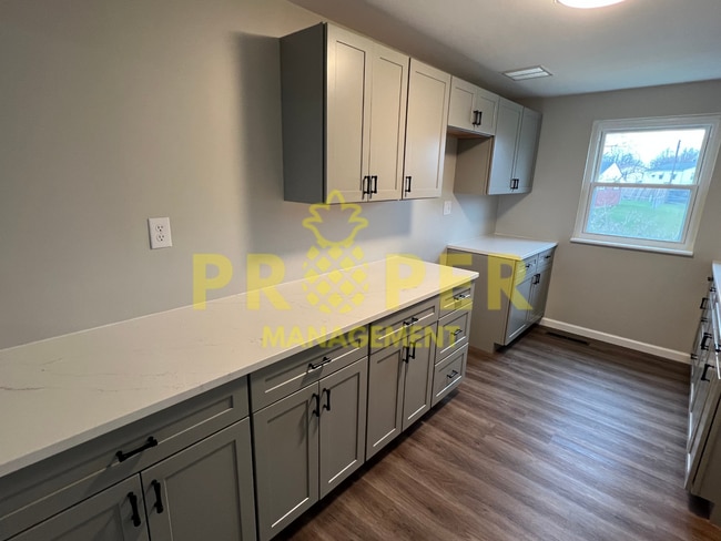 Building Photo - 4 bedrooms 3 full bathrooms house for rent...