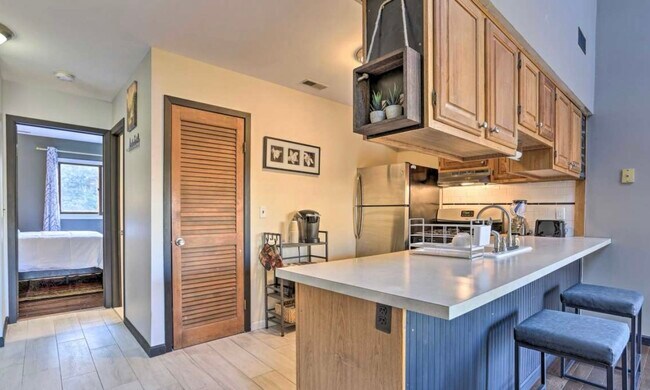 Building Photo - 5 Red Lodge Dr